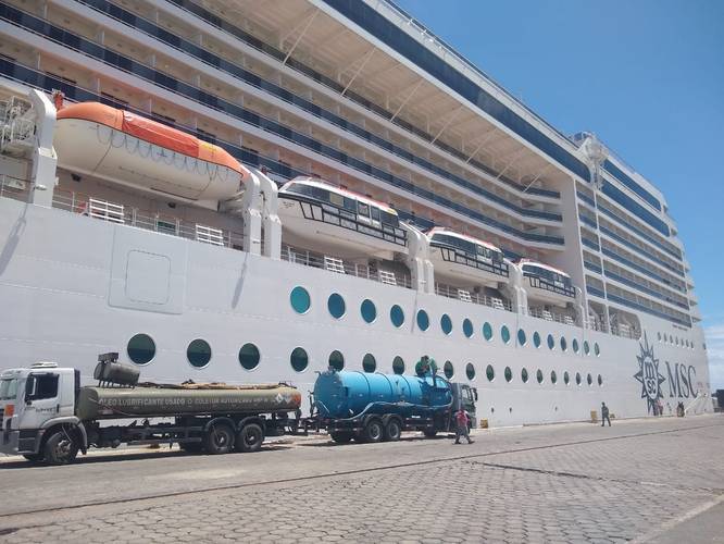 Navio MSC Poesia atraca em Maceió com 2.400 turistas